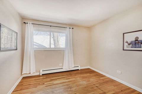 Tiny photo for 204 W Clarendon Street, Arlington Heights, IL 60004 (MLS # 12592213)