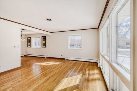 Tiny photo for 204 W Clarendon Street, Arlington Heights, IL 60004 (MLS # 12592213)