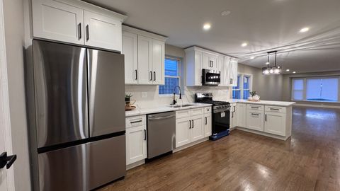 Tiny photo for 8943 S Ridgeland Avenue, Chicago, IL 60617 (MLS # 12520001)