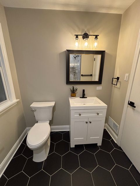 Tiny photo for 8943 S Ridgeland Avenue, Chicago, IL 60617 (MLS # 12520001)