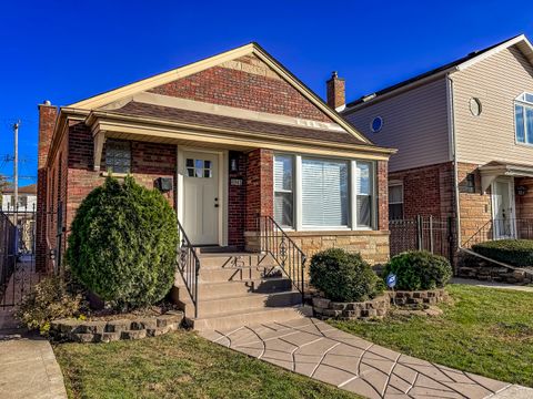 Tiny photo for 8943 S Ridgeland Avenue, Chicago, IL 60617 (MLS # 12520001)