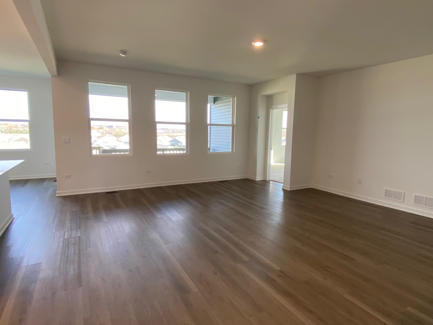 Bartlett, Illinois 60103, United States, 4 Bedrooms Bedrooms, ,2 BathroomsBathrooms,Residential,Active,242702