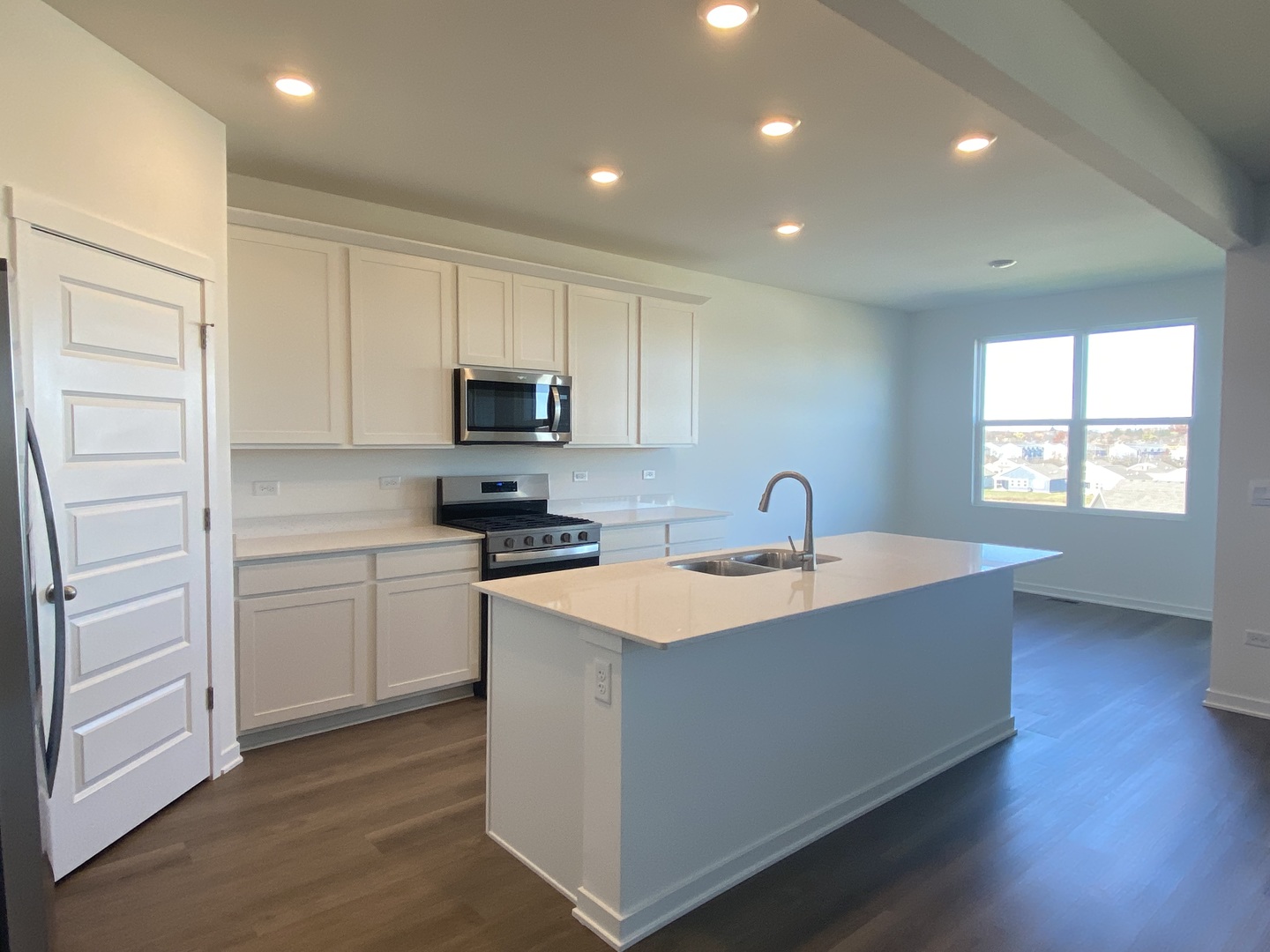 Bartlett, Illinois 60103, United States, 4 Bedrooms Bedrooms, ,2 BathroomsBathrooms,Residential,Active,242702