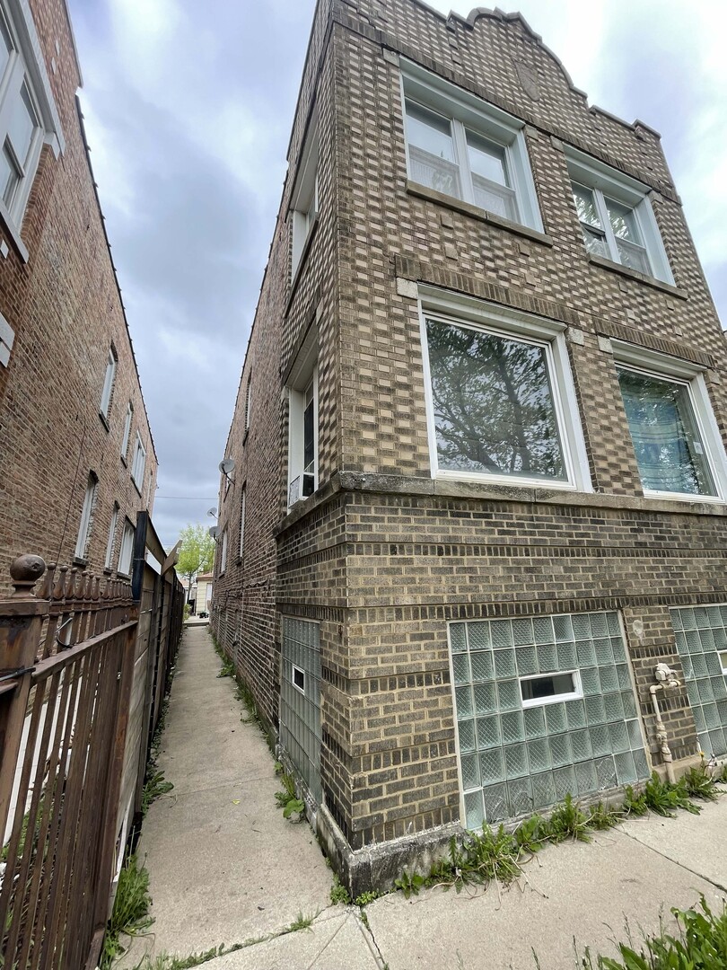 4930 W Adams Street