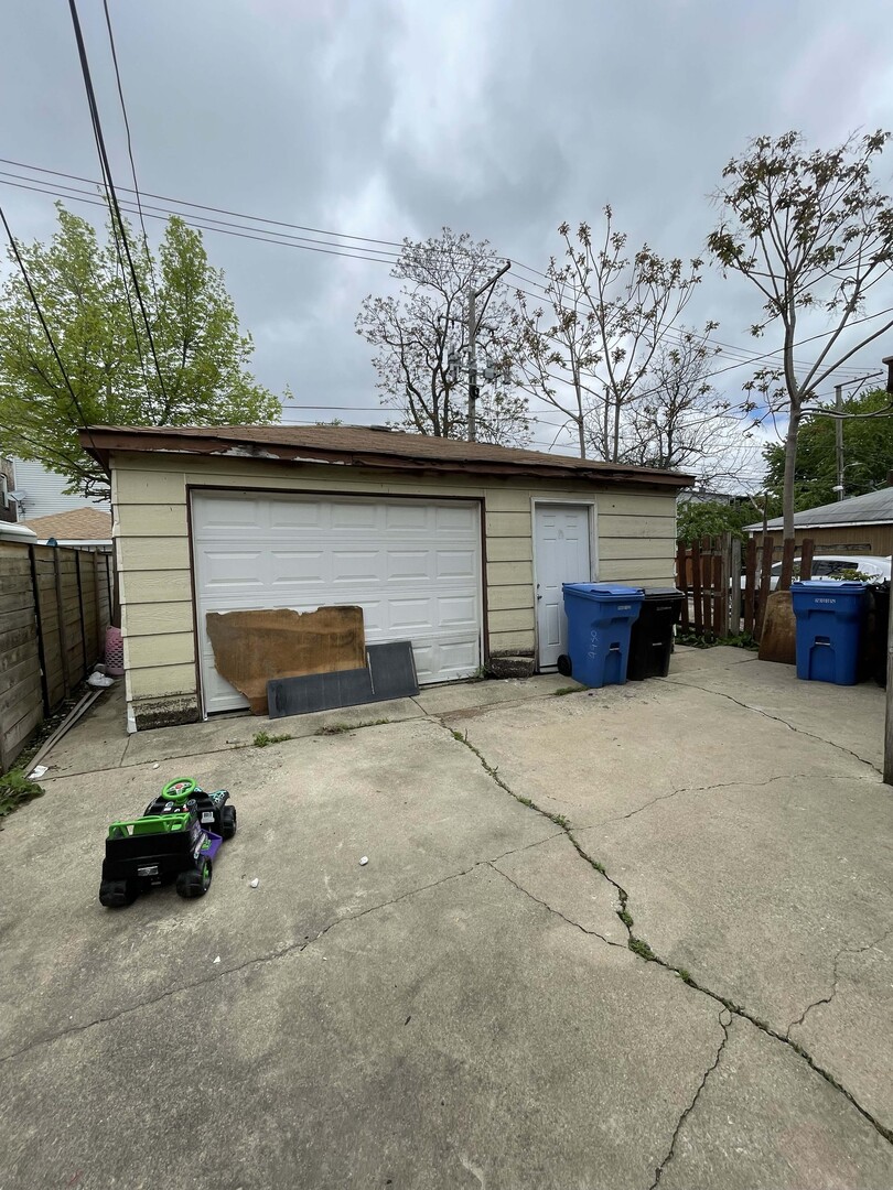 4930 W Adams Street