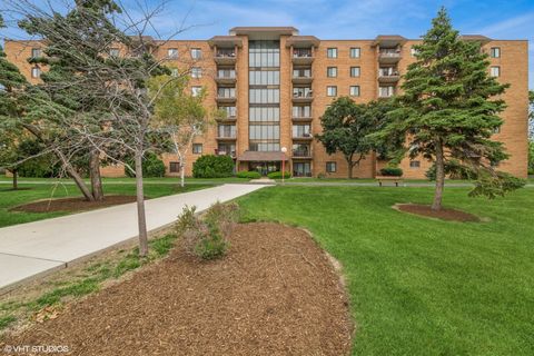 Tiny photo for 1717 W Crystal Lane #701, Mount Prospect, IL 60056 (MLS # 12548006)