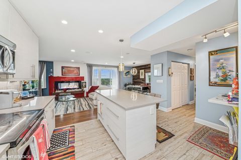 Tiny photo for 1717 W Crystal Lane #701, Mount Prospect, IL 60056 (MLS # 12548006)