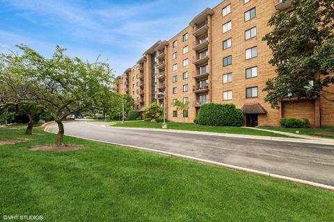 Photo of 1717 W Crystal Lane #701, Mount Prospect, IL 60056 (MLS # 12548006)
