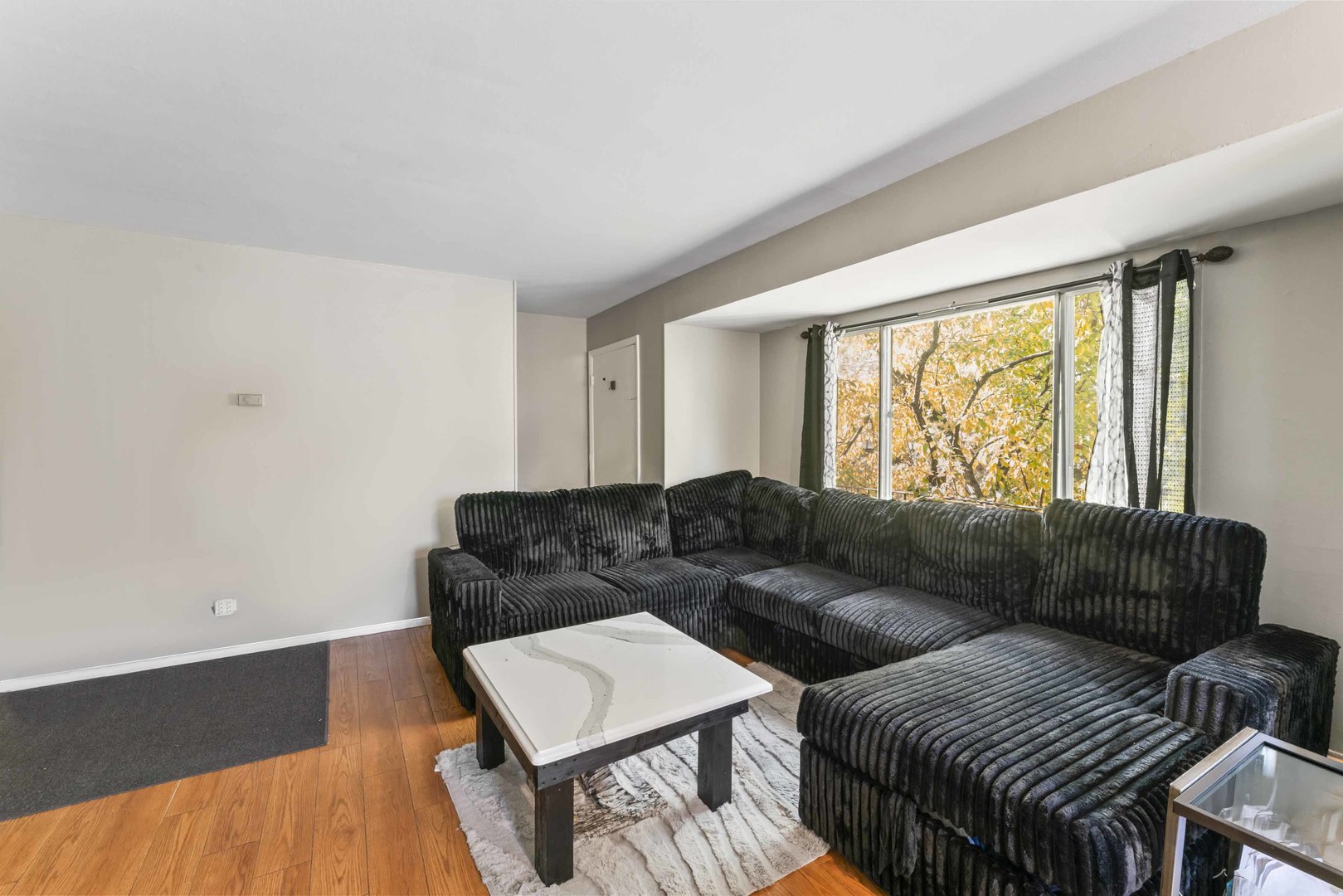 2504 Algonquin Road 17