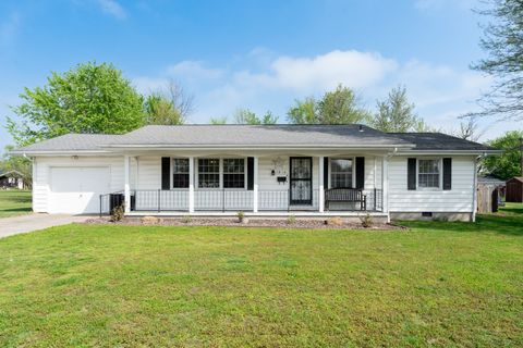 Photo of 1810 W Chestnut Street, Marion, IL 62959 (MLS # 12620683)