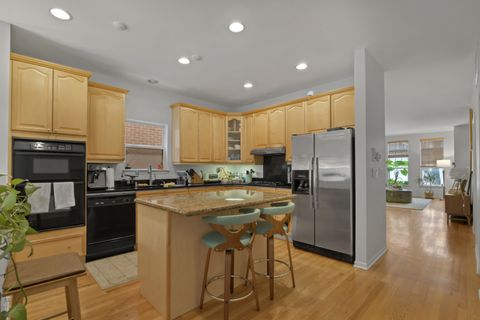 Tiny photo for 335 W Evergreen Avenue, Chicago, IL 60610 (MLS # 12579383)