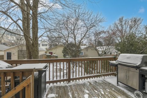Tiny photo for 335 W Evergreen Avenue, Chicago, IL 60610 (MLS # 12579383)