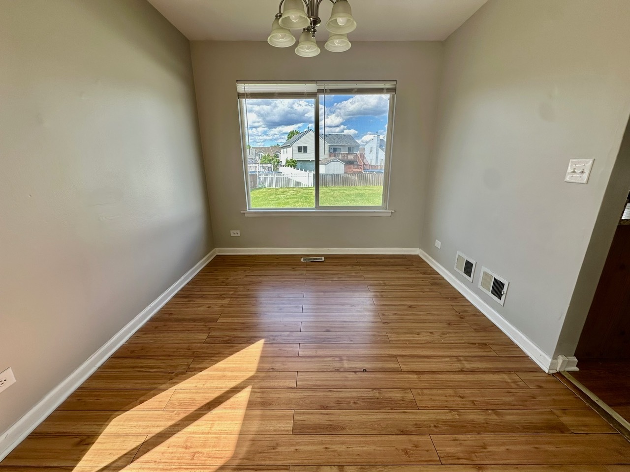 1458 woodland Drive