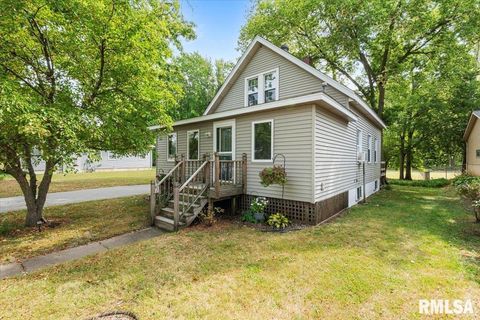 Photo of 914 1ST Avenue, Hampton, IL 61256 (MLS # QC4268039)