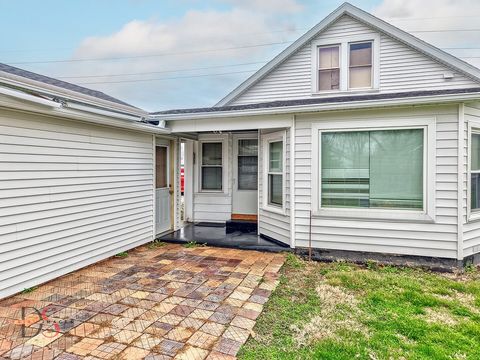 Tiny photo for 319 Railroad Avenue, Ottawa, IL 61350 (MLS # 12610077)