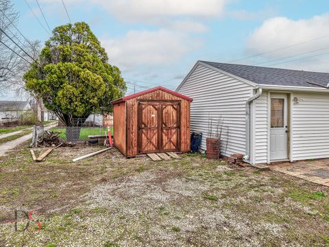 Tiny photo for 319 Railroad Avenue, Ottawa, IL 61350 (MLS # 12610077)
