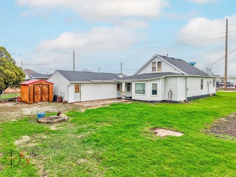 Tiny photo for 319 Railroad Avenue, Ottawa, IL 61350 (MLS # 12610077)