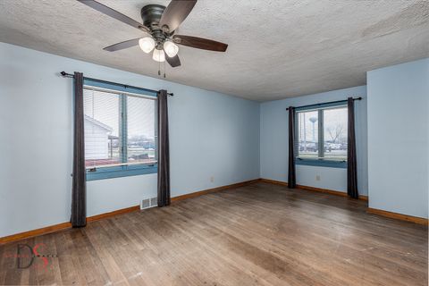 Tiny photo for 319 Railroad Avenue, Ottawa, IL 61350 (MLS # 12610077)