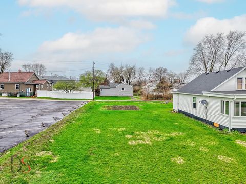 Tiny photo for 319 Railroad Avenue, Ottawa, IL 61350 (MLS # 12610077)