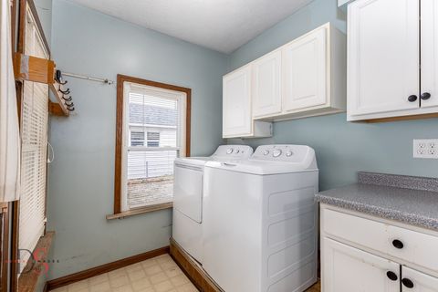 Tiny photo for 319 Railroad Avenue, Ottawa, IL 61350 (MLS # 12610077)