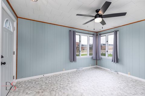 Tiny photo for 319 Railroad Avenue, Ottawa, IL 61350 (MLS # 12610077)