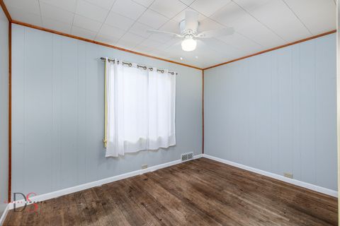 Tiny photo for 319 Railroad Avenue, Ottawa, IL 61350 (MLS # 12610077)