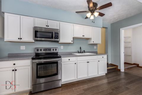 Tiny photo for 319 Railroad Avenue, Ottawa, IL 61350 (MLS # 12610077)