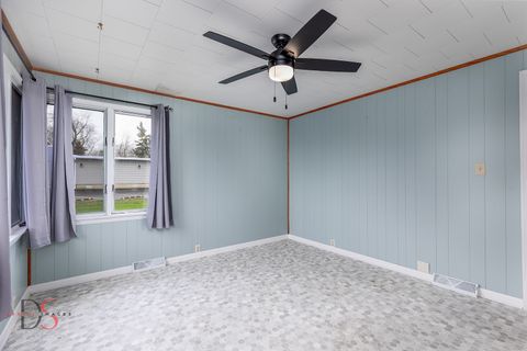 Tiny photo for 319 Railroad Avenue, Ottawa, IL 61350 (MLS # 12610077)