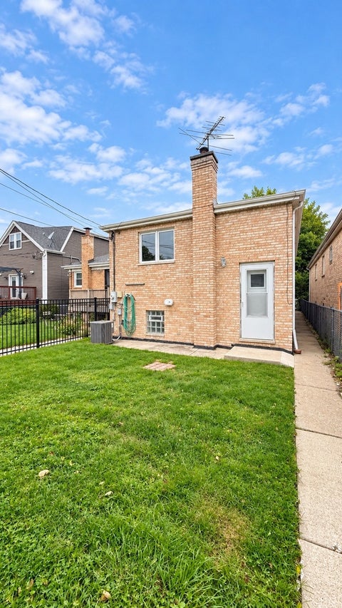 Tiny photo for 5203 W Carmen Avenue, Chicago, IL 60630 (MLS # 12768228)