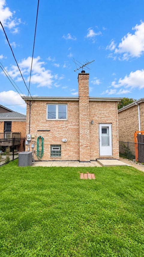 Tiny photo for 5203 W Carmen Avenue, Chicago, IL 60630 (MLS # 12768228)