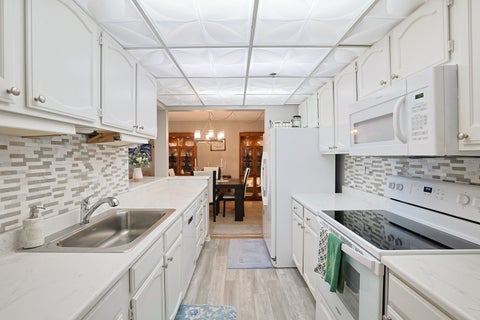 Tiny photo for 1 Bloomingdale Place #200, Bloomingdale, IL 60108 (MLS # 12639970)