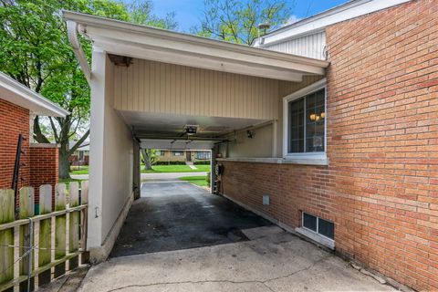 Tiny photo for 827 N Gibbons Avenue, Arlington Heights, IL 60004 (MLS # 12634022)