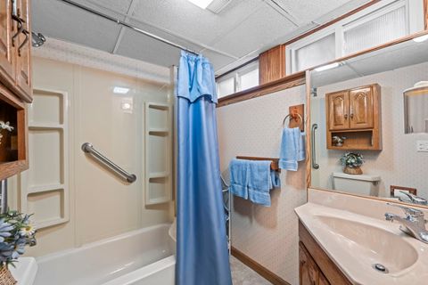 Tiny photo for 827 N Gibbons Avenue, Arlington Heights, IL 60004 (MLS # 12634022)