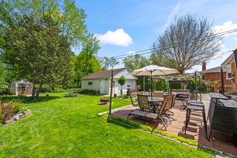 Tiny photo for 827 N Gibbons Avenue, Arlington Heights, IL 60004 (MLS # 12634022)
