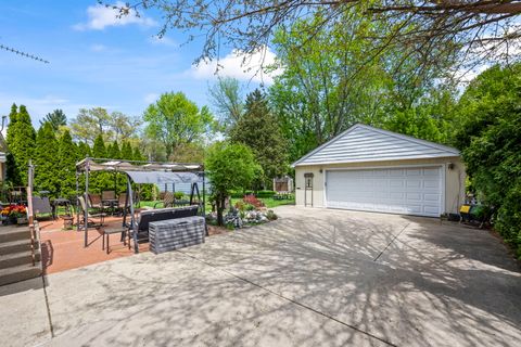 Tiny photo for 827 N Gibbons Avenue, Arlington Heights, IL 60004 (MLS # 12634022)