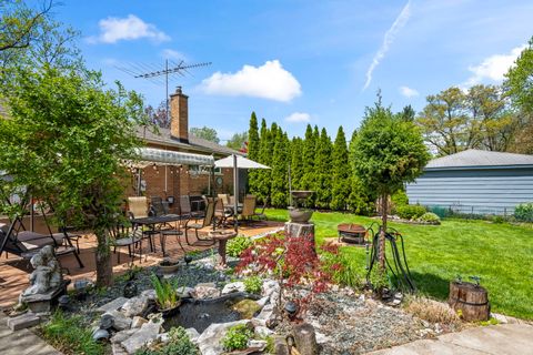 Tiny photo for 827 N Gibbons Avenue, Arlington Heights, IL 60004 (MLS # 12634022)