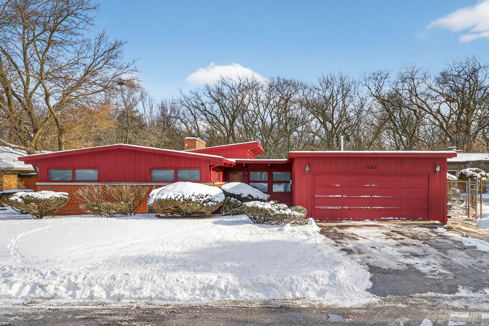 1065 FOREST HILL Street