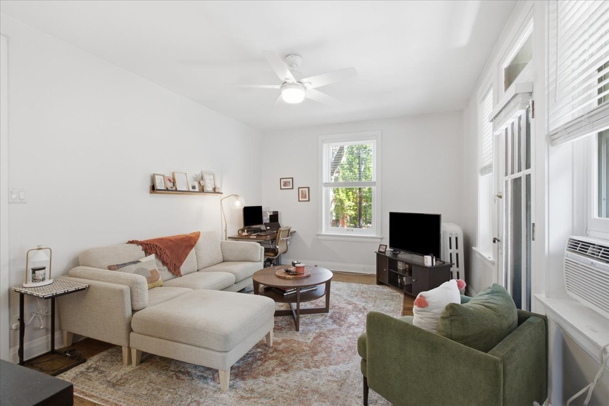 2116 N SEMINARY Avenue 26