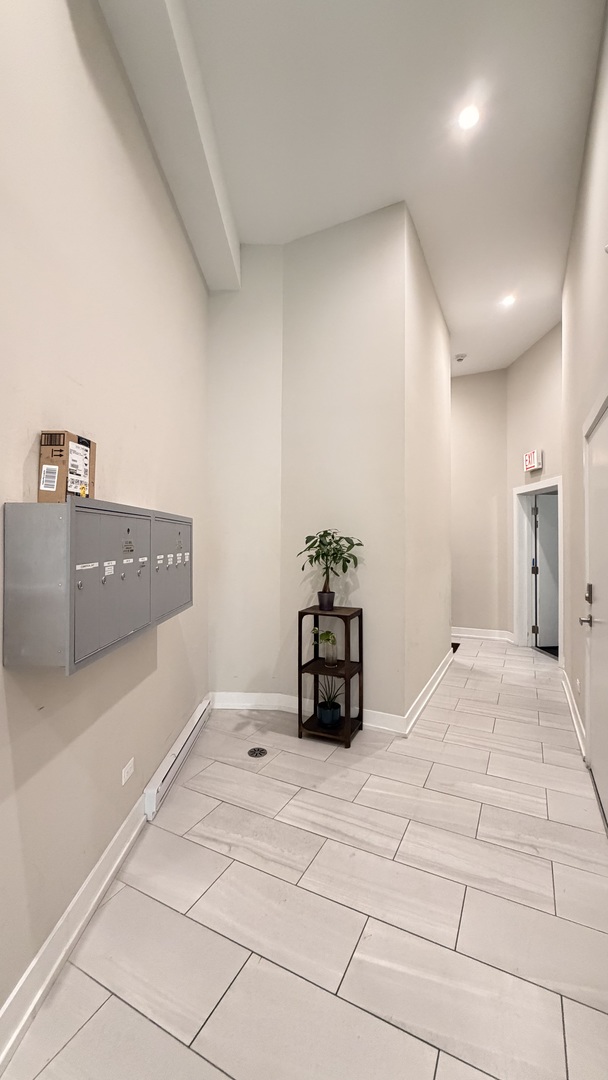 3244 N Lincoln Avenue 4