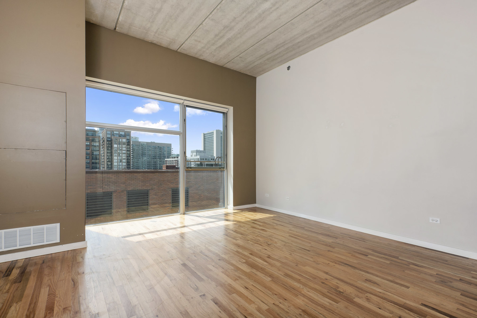 630 N FRANKLIN Street 1120