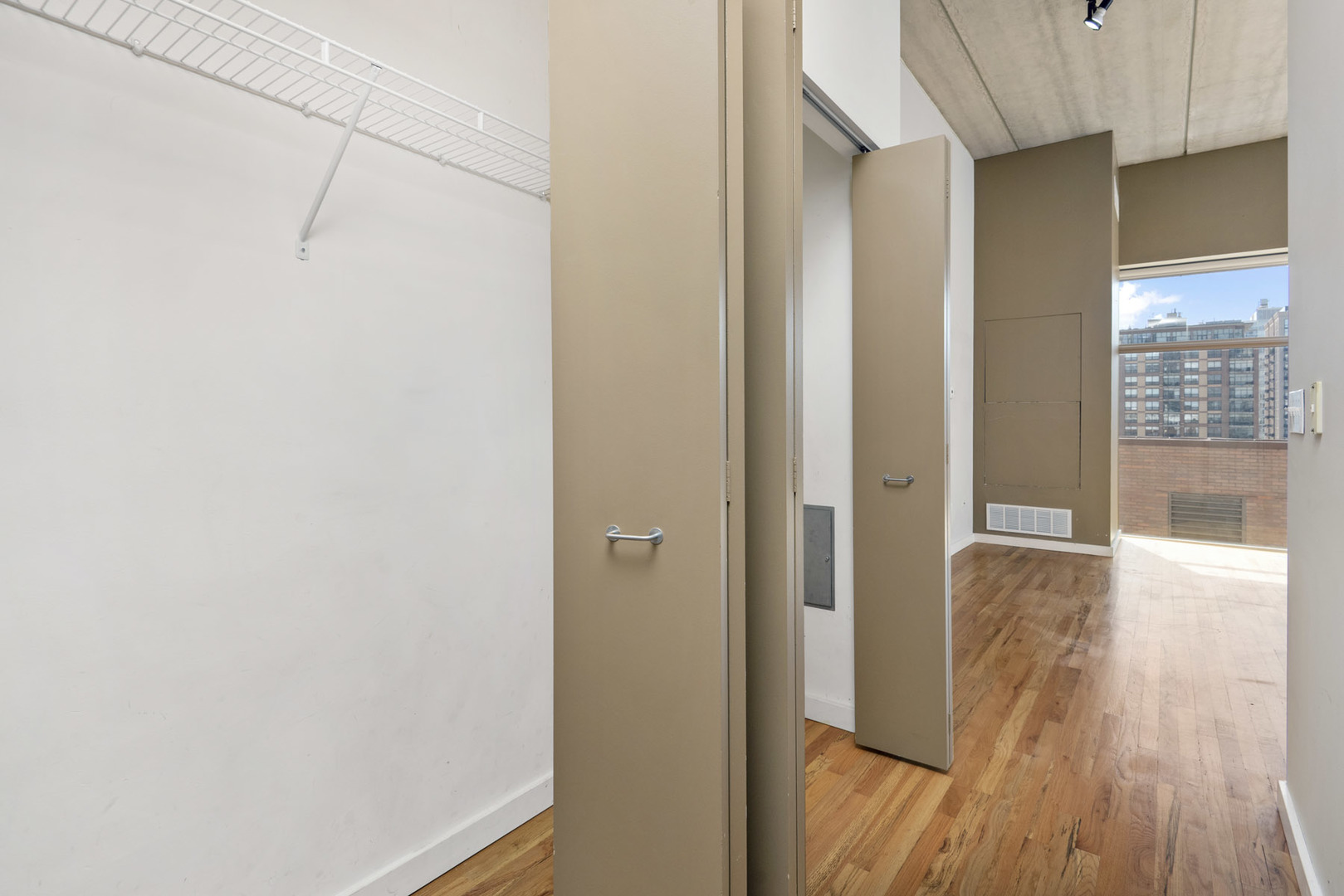 630 N FRANKLIN Street 1120