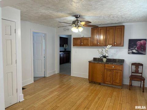 Tiny photo for 318 E 10TH Street, Kewanee, IL 61443 (MLS # QC4269006)