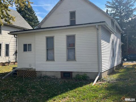 Tiny photo for 318 E 10TH Street, Kewanee, IL 61443 (MLS # QC4269006)