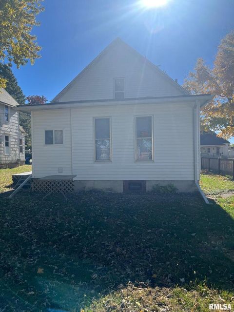 Tiny photo for 318 E 10TH Street, Kewanee, IL 61443 (MLS # QC4269006)