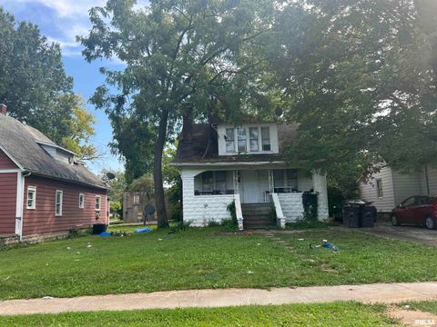 Photo of 703 W COLLEGE Street, Carbondale, IL 62901 (MLS # 12584087)