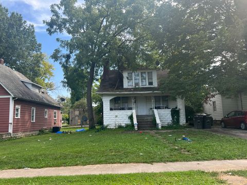 Tiny photo for 703 W COLLEGE Street, Carbondale, IL 62901 (MLS # 12584087)