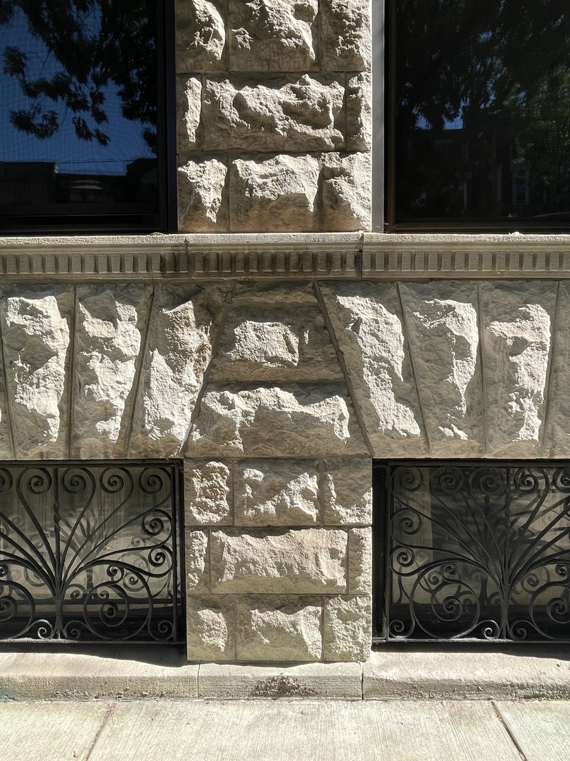 Chicago, Illinois 60637, United States, 4 Bedrooms Bedrooms, ,2 BathroomsBathrooms,Residential,Contingent,212408