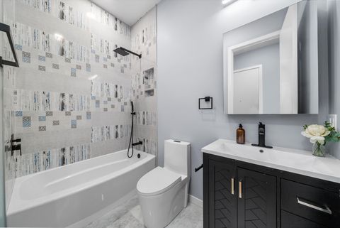 Tiny photo for 5830 N Lincoln Avenue #2W, Chicago, IL 60659 (MLS # 12551532)