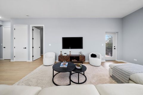 Tiny photo for 5830 N Lincoln Avenue #2W, Chicago, IL 60659 (MLS # 12551532)