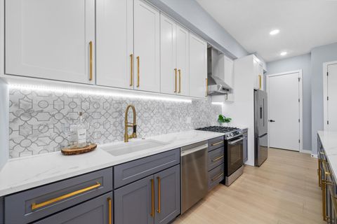 Tiny photo for 5830 N Lincoln Avenue #2W, Chicago, IL 60659 (MLS # 12551532)